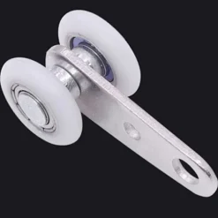 10 stk. 49 x 22 mm Metaltrisser med 2 stk. Plast Hjul til Skydedøre