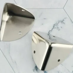 4 stk. sorte matte metalhjørnebeskyttere til borde og møbler - rustfri, børnesikkerhed, kompatibel med EBJ039B-4P