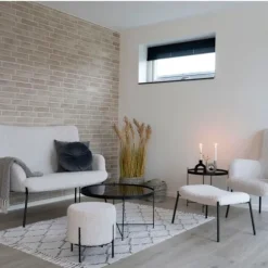 Alford Pouf, taburet, imitation fåreskind, hvid. Vit
