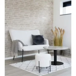 Alford Pouf, taburet, imitation fåreskind, hvid. Vit