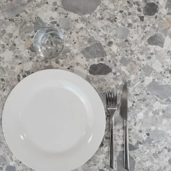 Bord 70 x 70 cm - model Bazila terrazzo cepp Grå