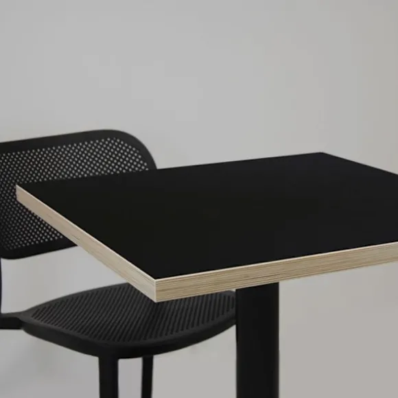 Bord 70 x 70 cm - sort Rom model med trækanter Svart