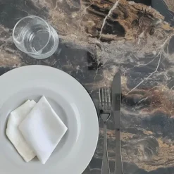 Bord 70 x 70 cm Rom bistro blank åremarmor Svart