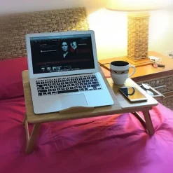 Bord til sengen, computerbord til sengen, multifunktionelt sammenklappeligt laptopbord i bambus