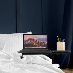 Højdejusterbart laptopbord med hjul