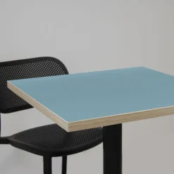 Højt bord 60 x 60 cm - Bazila model cederblå med trækanter Blå
