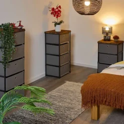 Kommode i trædesign med stofskuffer