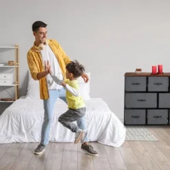 Kommode med 8 skuffer