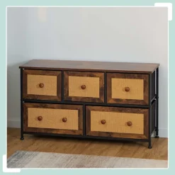 Kommode med 5 skuffer i rattan look