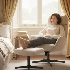 Loungestol med fodskammel, høj ryg, metalfod, beige