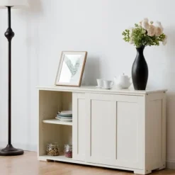 Moderne lav skænk - Skænk - Blank hvidlakeret - Skydedøre - 2 MDF hylder beige