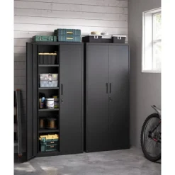 Rootz Opbevaringsskab - Sort metalskab - Stort klædeskab - Pulverlakeret stål - 40 cm x 80 cm x 180 cm - 40,5 kg - 25 kg kapacitetshylder