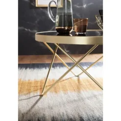 Rootz Retro sofabord - Filigran bordben - Stilfuldt centerbord - V-formede ben - Moderne farveskema - Gyldent stel - Plade af hærdet glas - 39 cm x 82 | Fyndiq
