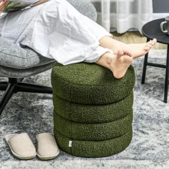 Rootz Rund Taburet - Osmannisk - Fodstøtte - Støtter op til 120 kg - Ø40x45H cm - Grøn teddyfleece