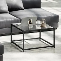 Rootz Sidebord Firkantet sengebord – Sofabord – Accentbord – Robust design – Sort hærdet glas, stålben, 68x68x39cm