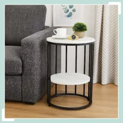 Rundt sidebord i marmorlook med 2 niveauer