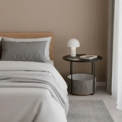 Rundt sidebord med opbevaringskurv, metalstel