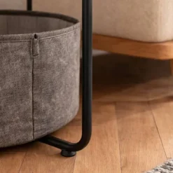 Rundt sidebord med opbevaringskurv, metalstel
