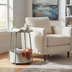 Rundt sidebord med stofkurv