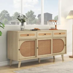 Skænk 140 cm lavet af træ med PE rattan døre, 3 skydedøre & 3 skuffer, med justerbare hylder Oak