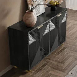 Skænk med 4 formede døre & kugleben, justerbare indvendige hylder & metalhåndtag, elegant Black