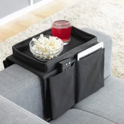 Sofa Armlænsbakke – Fleksibel bakke til drikkevarer og snacks på sofaarmlæn