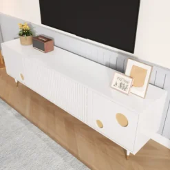 TV-skab med gitterstruktur, skjulte håndtag og gulddetaljer | 2 døre massivt træ | Mid-Century design stuemøbel White