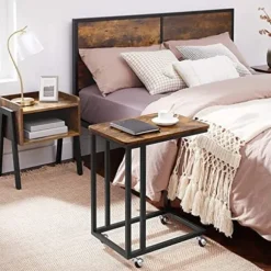 Vasagle Sidebord, sofabord med stålram og hjul, rustikbrun og sort